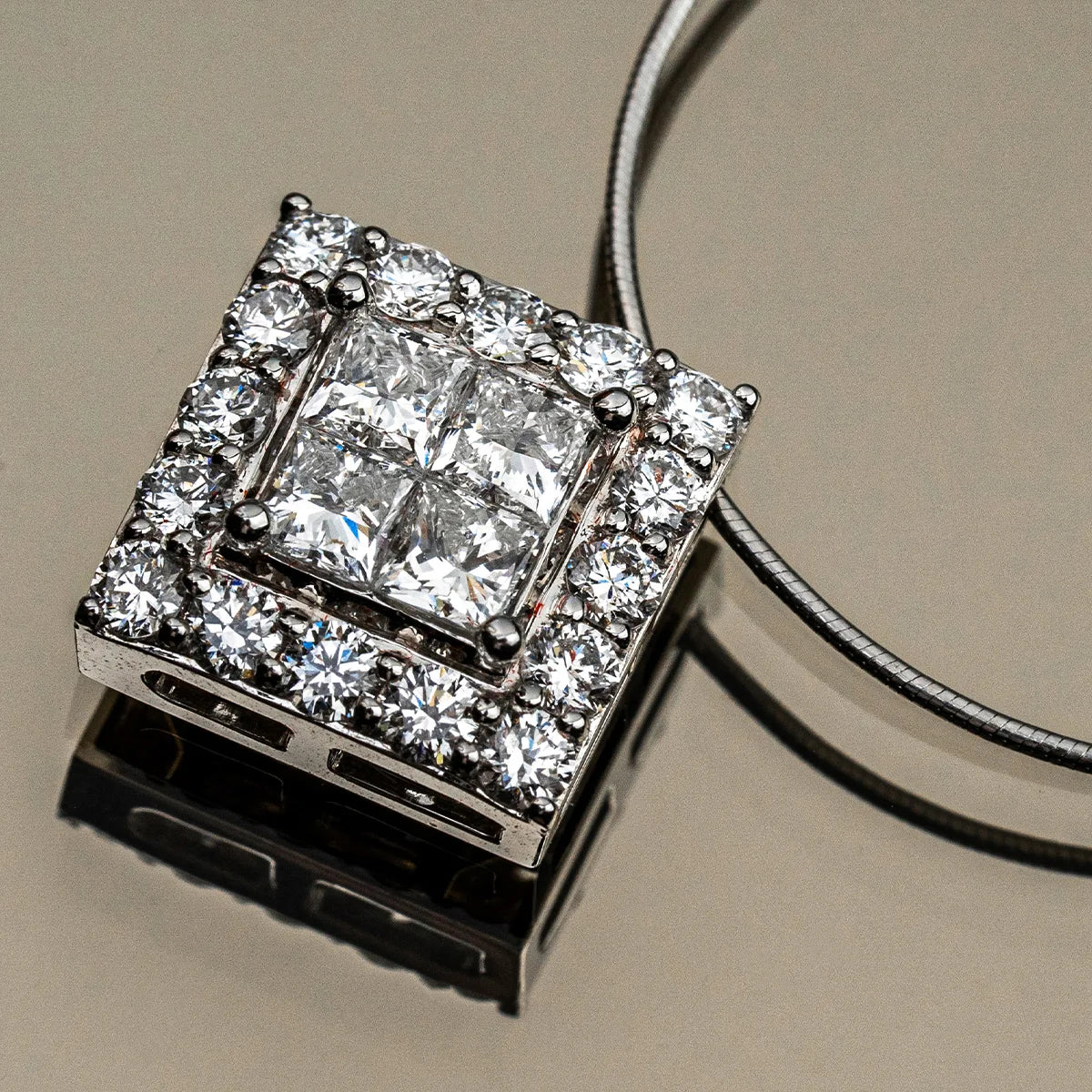 Invisible-Setting 20-Stone Diamond Set for Pendant (1.58 ct Total)